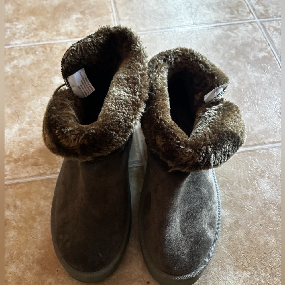 Women’s Faux-Fur Cuff Slip-On Booties in Olive Brown